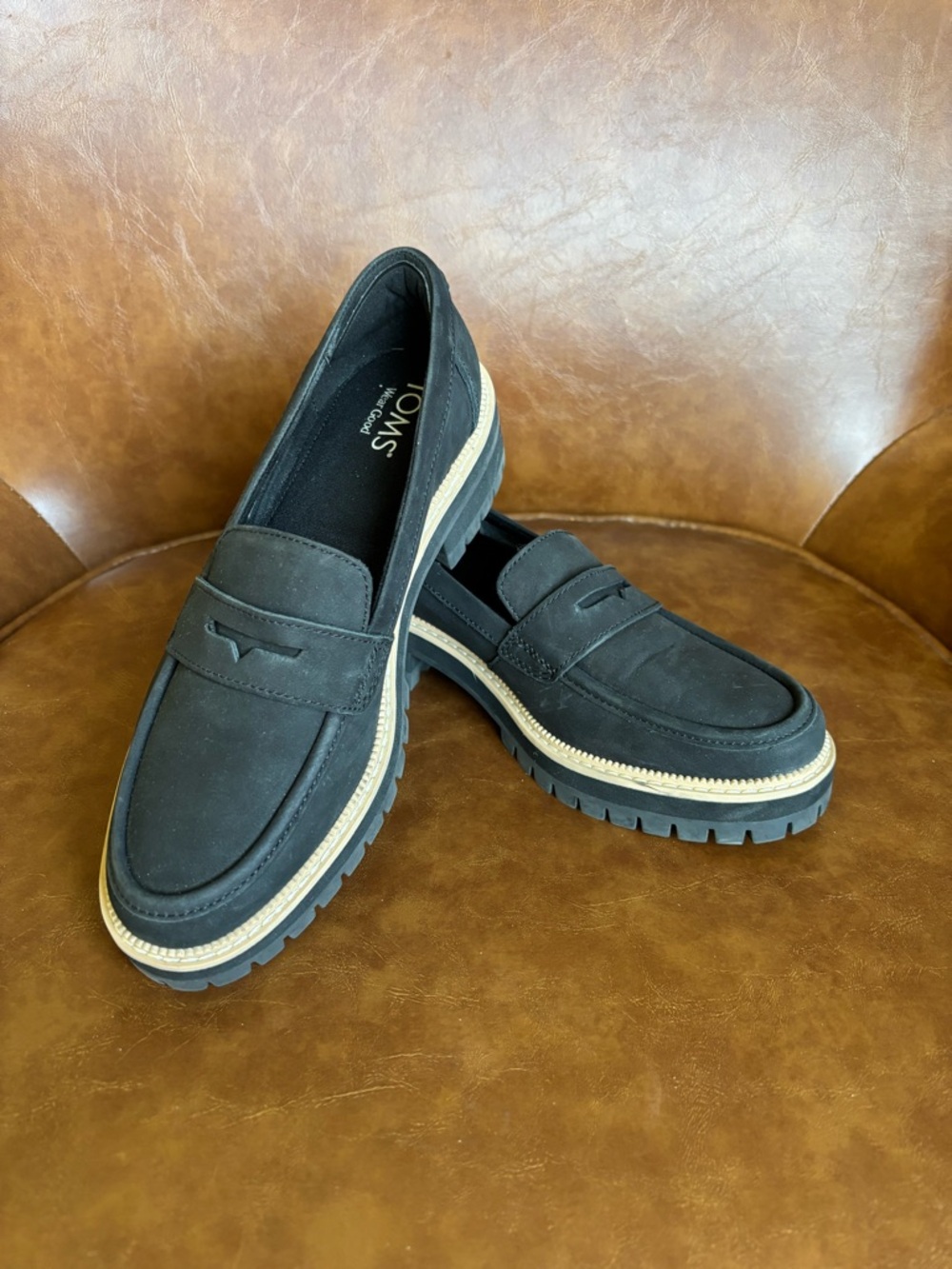 TOMS Cara Black Leather Platform Lug Sole Loafers NWOB 8.5 - Picture 3 of 8